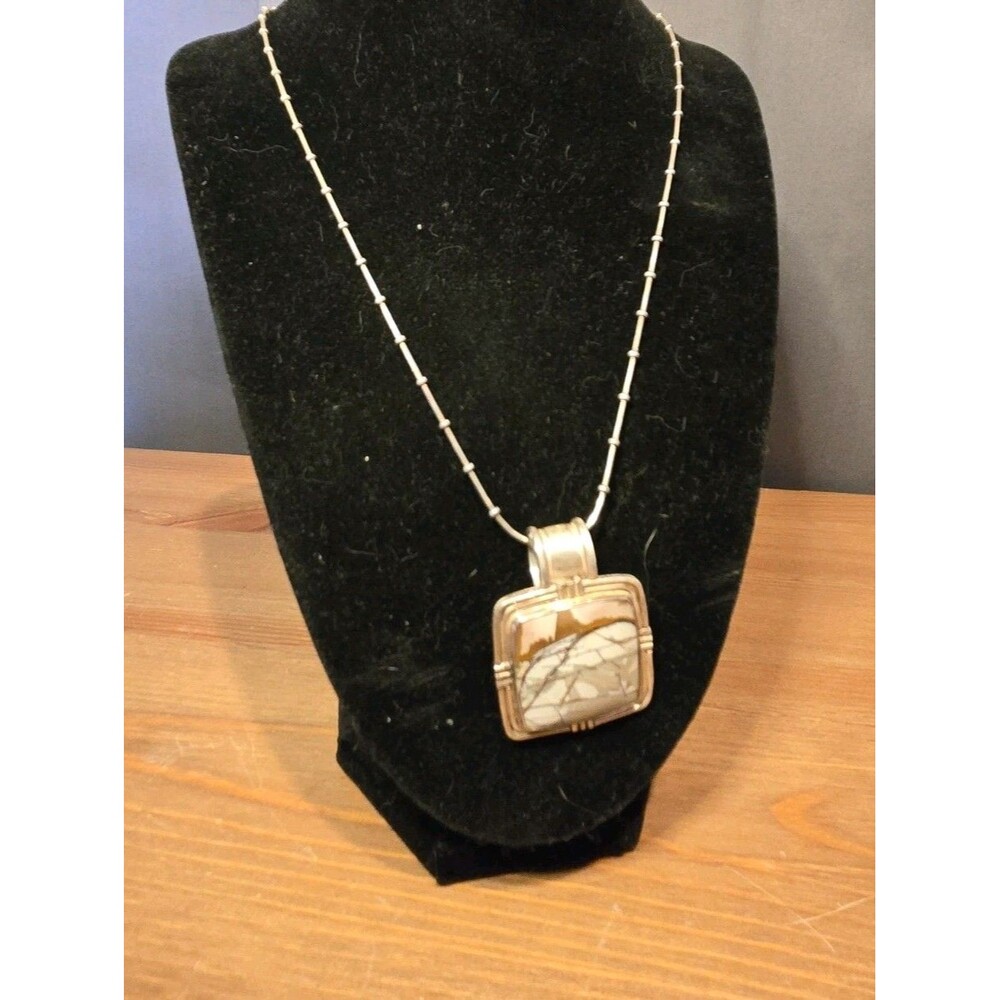 Vintage Sterling Silver Browns & Cream Agate Pendant & Chain